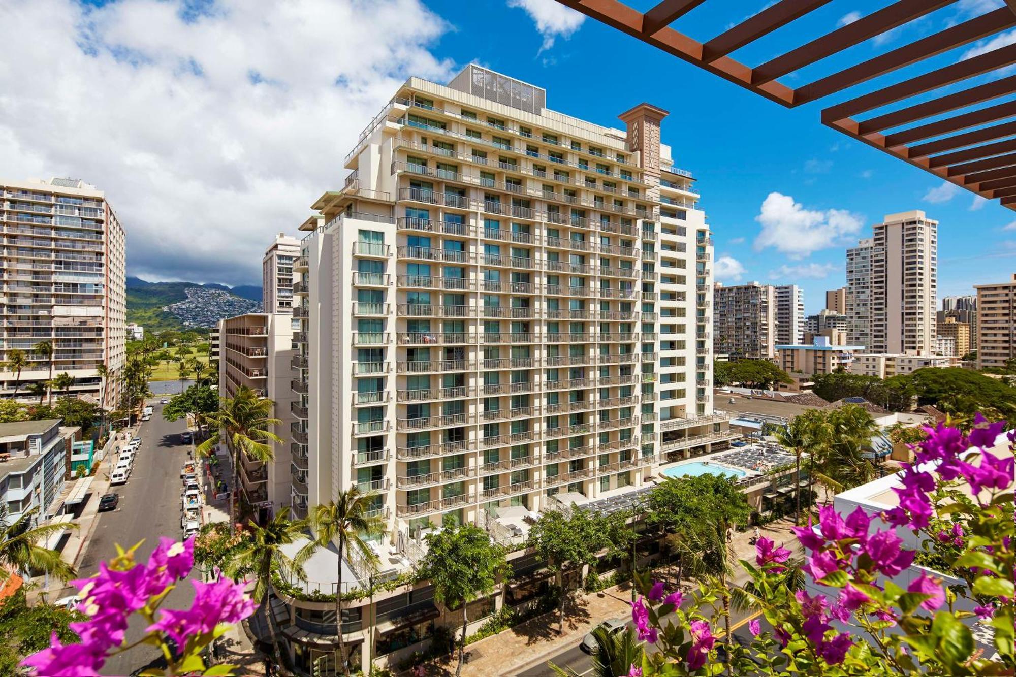 Hilton Garden Inn Waikiki Beach Гонолулу Экстерьер фото